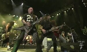 Metallica - Overkill (Live at Yankee Stadium- Bronx, New York - September 14, 2011)